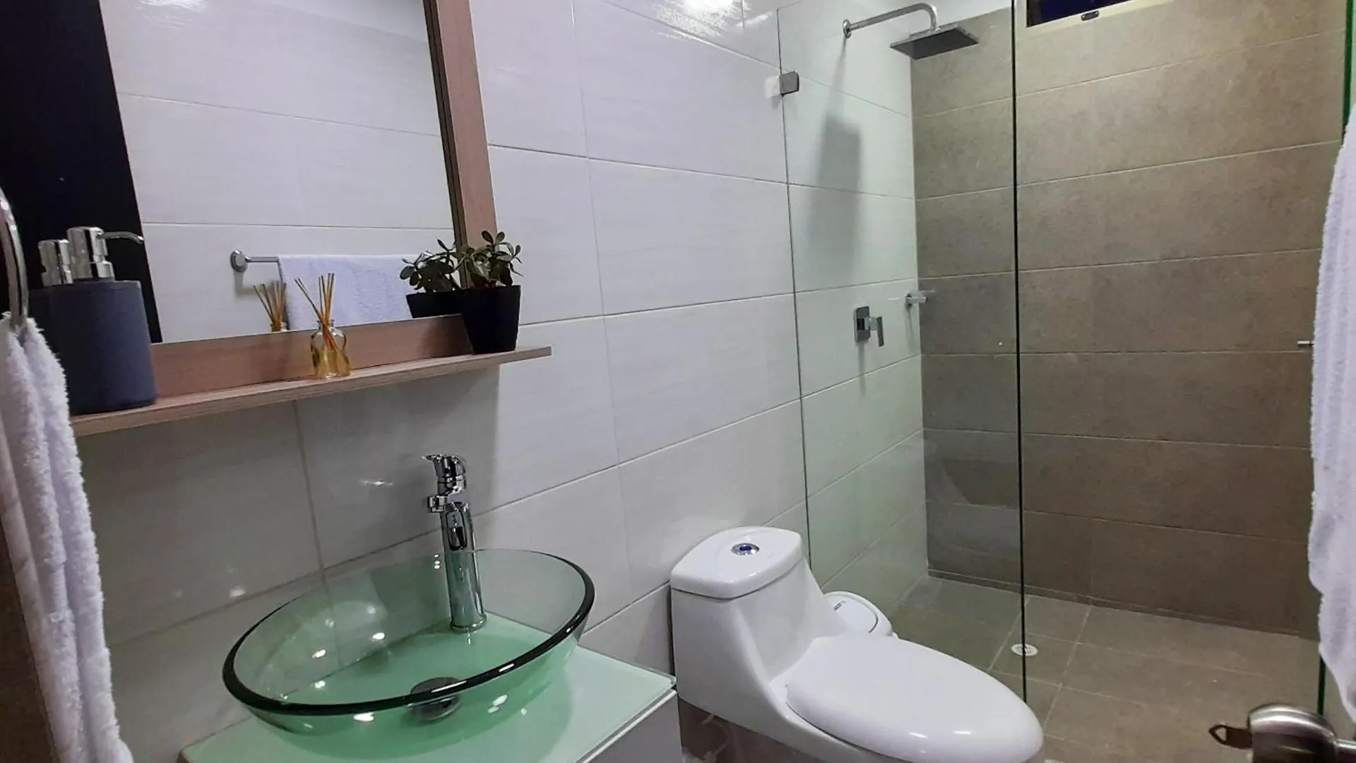 מלון מדיין Habitacion 302 Con Bano Privado Cerca A Laureles